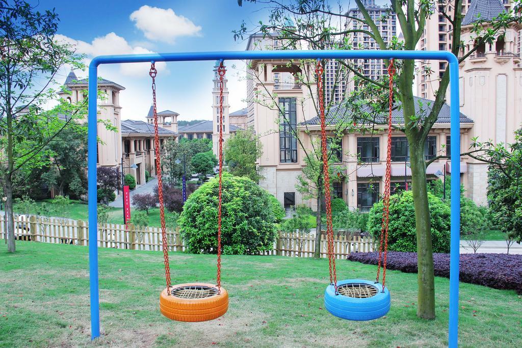 Howard Johnson Agile Plaza Чънду Екстериор снимка